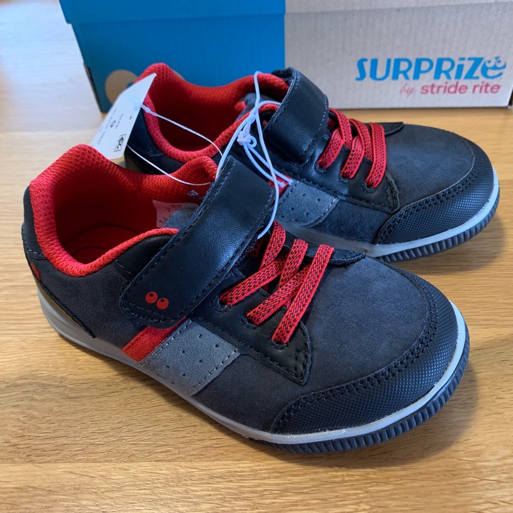 NWT Boys size 9 Stride Rite Sneakers